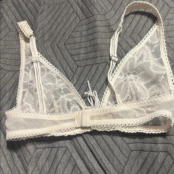 Victoria's Secret sheer lace bralette - Picture 4 of 4